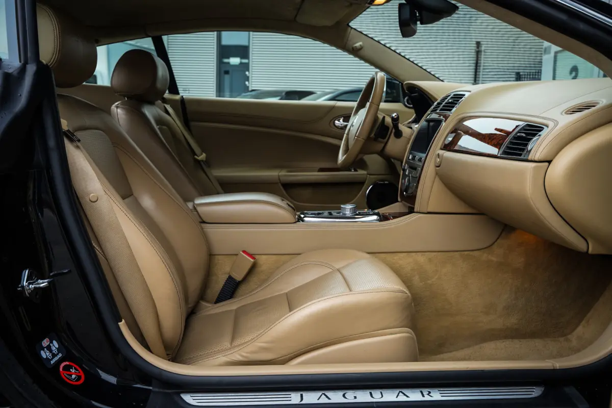 XKR 5.0 V8 Portfolio 510 pk | 100% Jaguar Service | 1e Eigenaar | Clima | Cruise | Leder | Navi | Stoelkoeling |