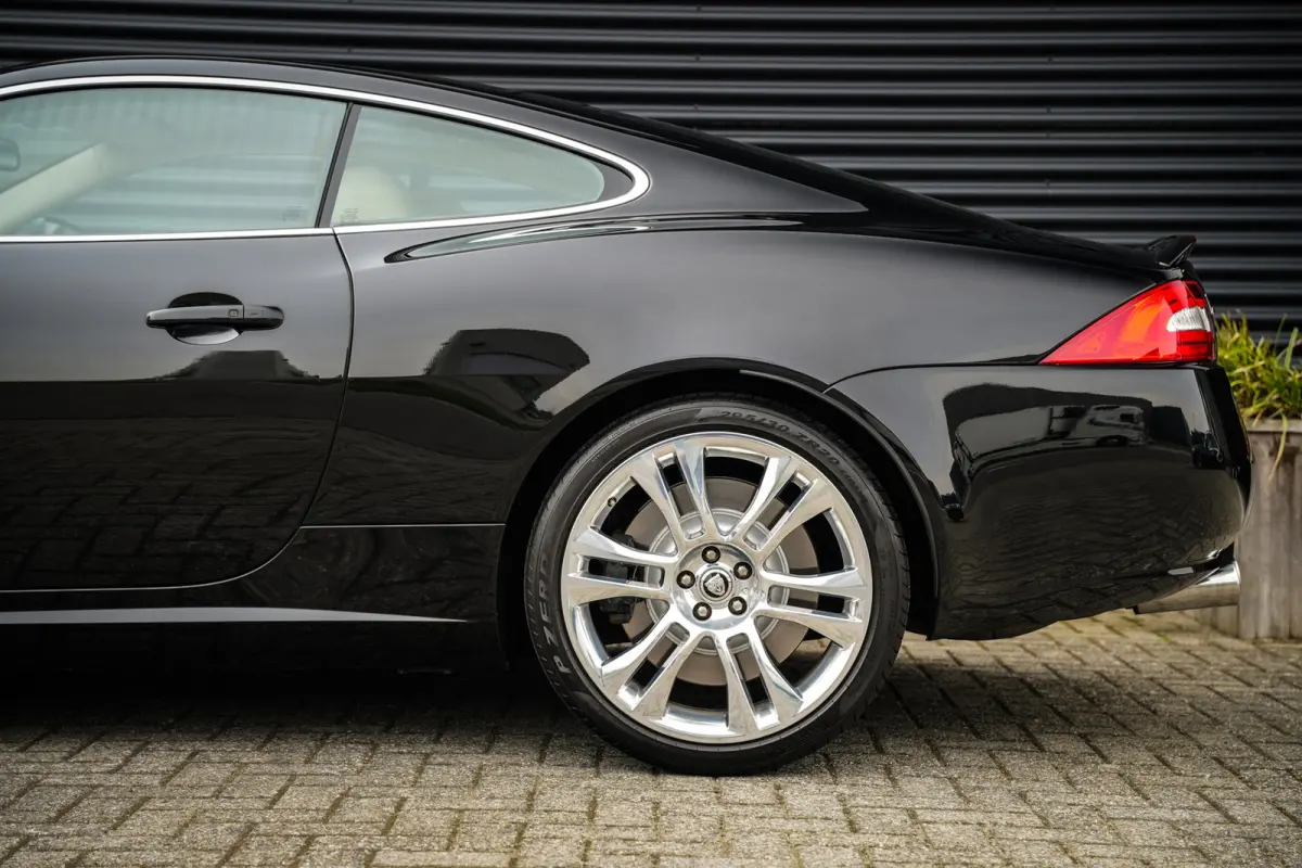 XKR 5.0 V8 Portfolio 510 pk | 100% Jaguar Service | 1e Eigenaar | Clima | Cruise | Leder | Navi | Stoelkoeling |