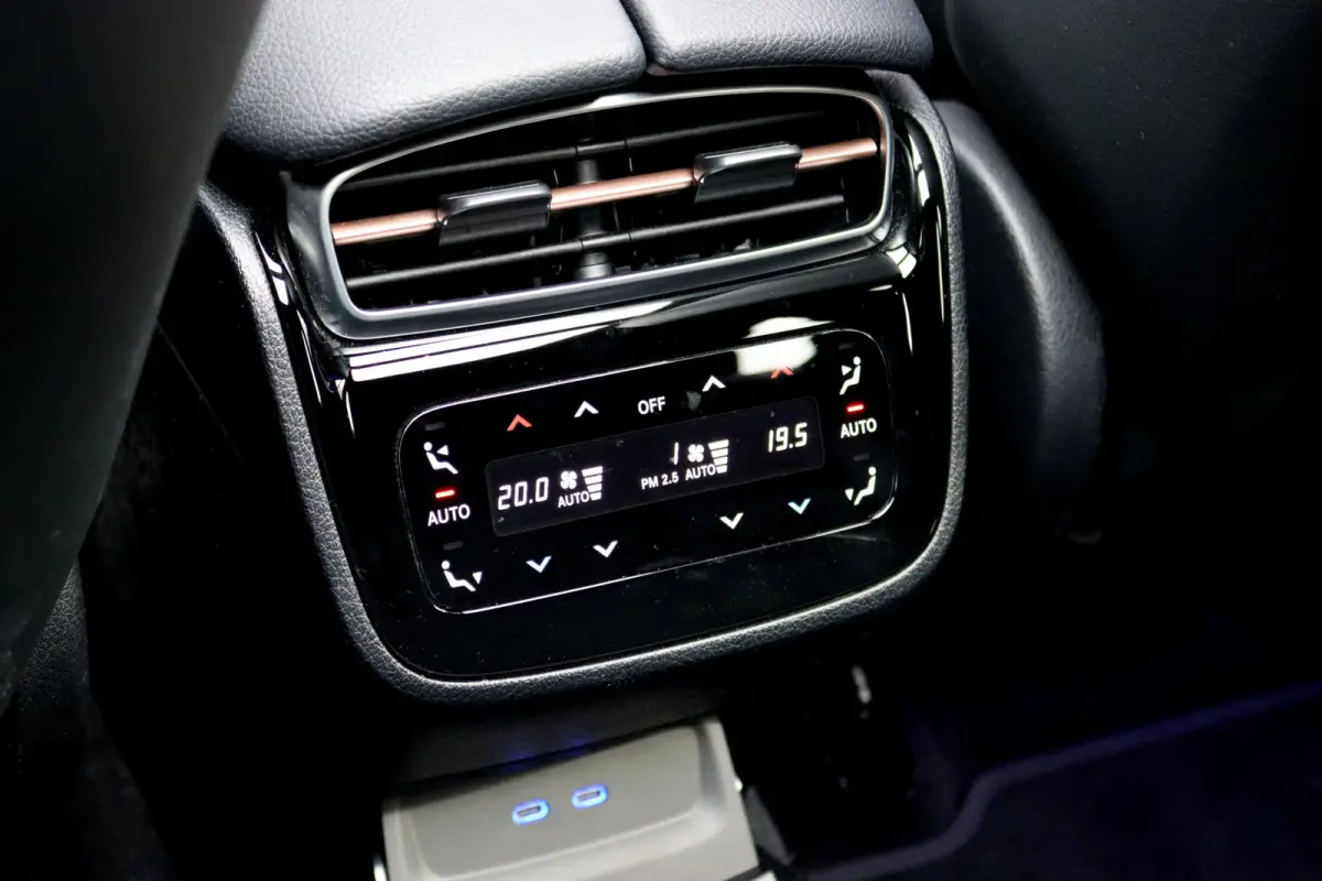 300 AMG Line Premium 91 kWh | Hyperscreen | Luchtvering | Distronic+ | Trekhaak | Verwarmd Stuurwiel | Burmester | Panoramadak | Digital Light | Surround Camera |