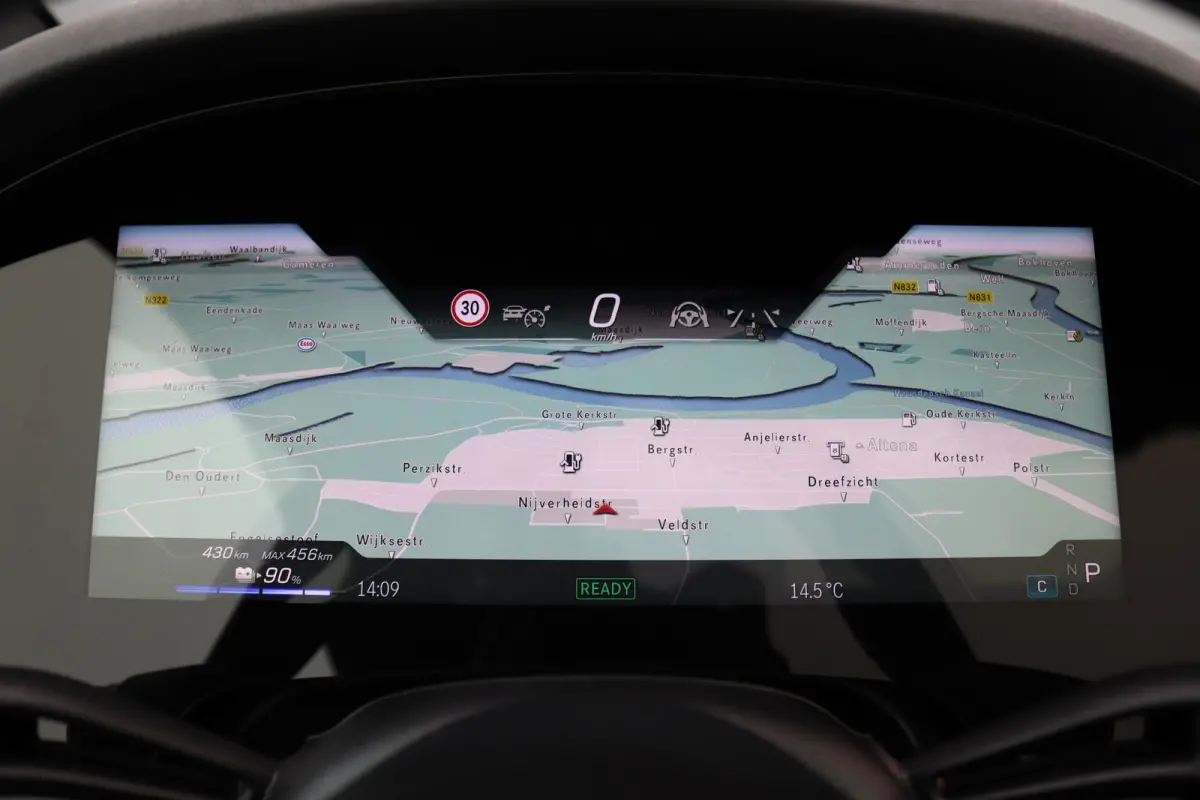300 AMG Line Premium 91 kWh | Hyperscreen | Luchtvering | Distronic+ | Trekhaak | Verwarmd Stuurwiel | Burmester | Panoramadak | Digital Light | Surround Camera |