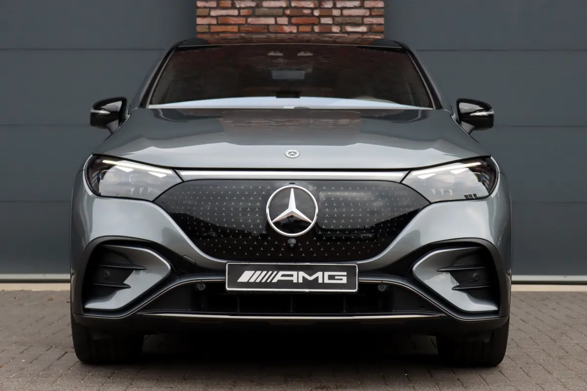 300 AMG Line Premium 91 kWh | Hyperscreen | Luchtvering | Distronic+ | Trekhaak | Verwarmd Stuurwiel | Burmester | Panoramadak | Digital Light | Surround Camera |
