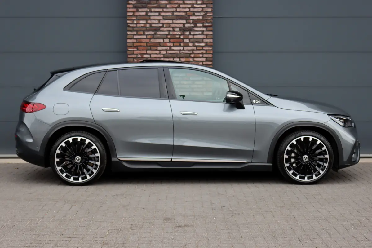 300 AMG Line Premium 91 kWh | Hyperscreen | Luchtvering | Distronic+ | Trekhaak | Verwarmd Stuurwiel | Burmester | Panoramadak | Digital Light | Surround Camera |