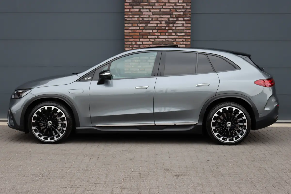 300 AMG Line Premium 91 kWh | Hyperscreen | Luchtvering | Distronic+ | Trekhaak | Verwarmd Stuurwiel | Burmester | Panoramadak | Digital Light | Surround Camera |