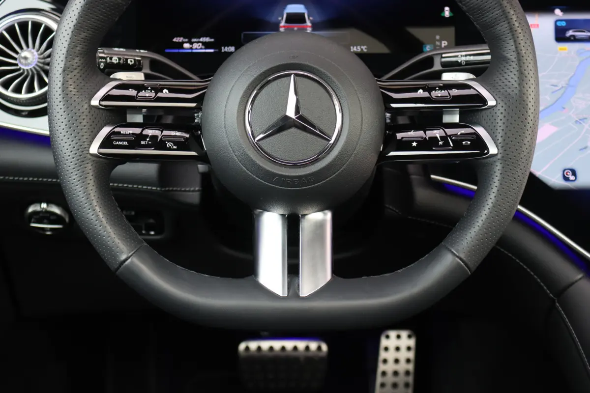 300 AMG Line Premium 91 kWh | Hyperscreen | Luchtvering | Distronic+ | Trekhaak | Verwarmd Stuurwiel | Burmester | Panoramadak | Digital Light | Surround Camera |