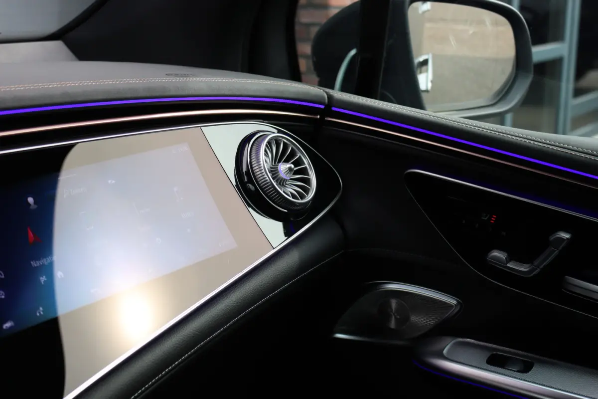 300 AMG Line Premium 91 kWh | Hyperscreen | Luchtvering | Distronic+ | Trekhaak | Verwarmd Stuurwiel | Burmester | Panoramadak | Digital Light | Surround Camera |
