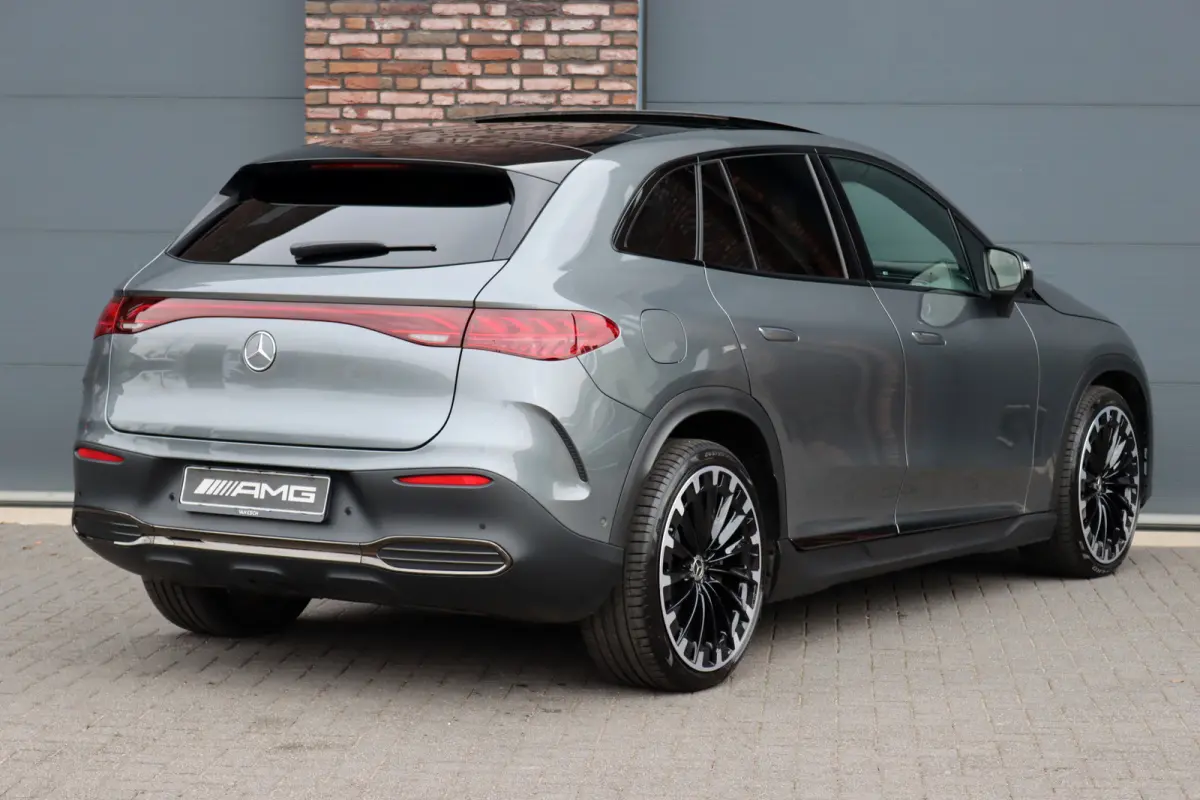 300 AMG Line Premium 91 kWh | Hyperscreen | Luchtvering | Distronic+ | Trekhaak | Verwarmd Stuurwiel | Burmester | Panoramadak | Digital Light | Surround Camera |
