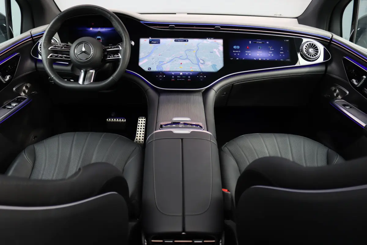 300 AMG Line Premium 91 kWh | Hyperscreen | Luchtvering | Distronic+ | Trekhaak | Verwarmd Stuurwiel | Burmester | Panoramadak | Digital Light | Surround Camera |