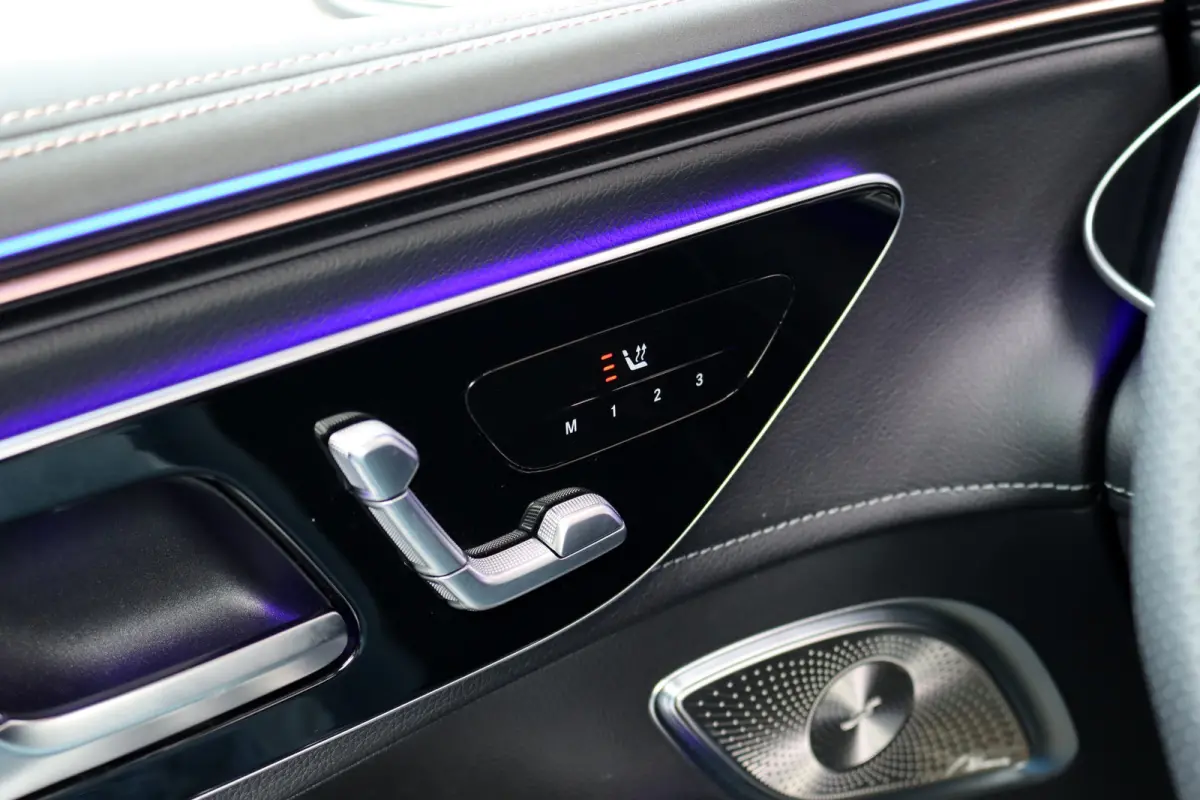 300 AMG Line Premium 91 kWh | Hyperscreen | Luchtvering | Distronic+ | Trekhaak | Verwarmd Stuurwiel | Burmester | Panoramadak | Digital Light | Surround Camera |