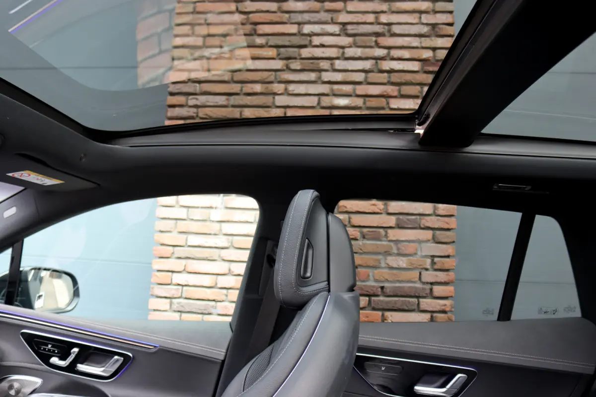 300 AMG Line Premium 91 kWh | Hyperscreen | Luchtvering | Distronic+ | Trekhaak | Verwarmd Stuurwiel | Burmester | Panoramadak | Digital Light | Surround Camera |