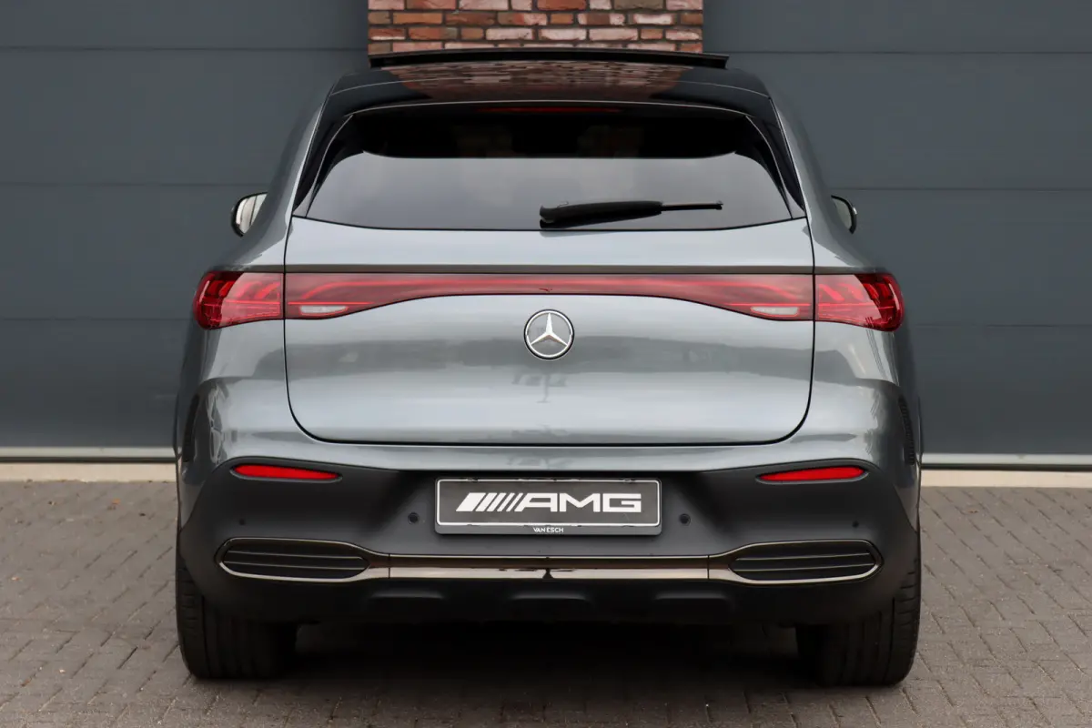 300 AMG Line Premium 91 kWh | Hyperscreen | Luchtvering | Distronic+ | Trekhaak | Verwarmd Stuurwiel | Burmester | Panoramadak | Digital Light | Surround Camera |