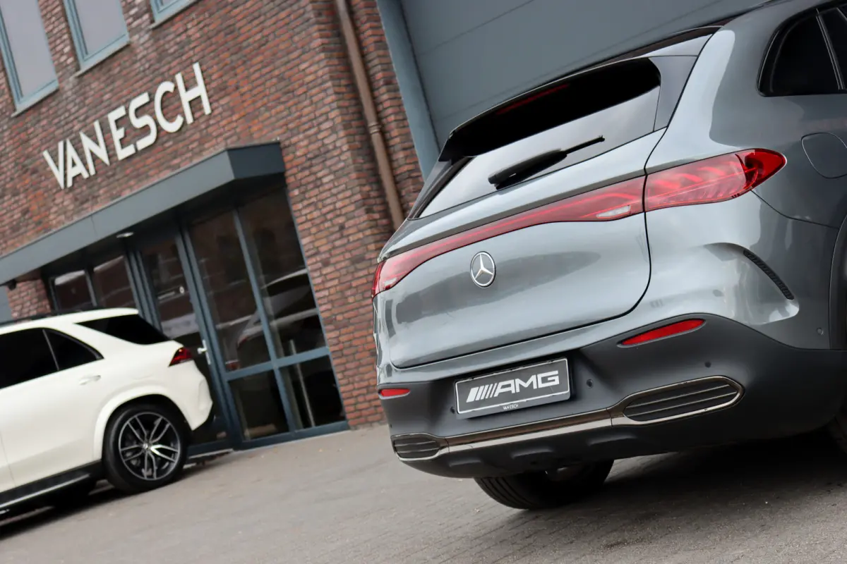 300 AMG Line Premium 91 kWh | Hyperscreen | Luchtvering | Distronic+ | Trekhaak | Verwarmd Stuurwiel | Burmester | Panoramadak | Digital Light | Surround Camera |