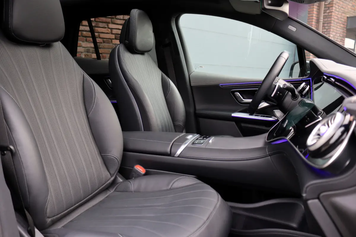 300 AMG Line Premium 91 kWh | Hyperscreen | Luchtvering | Distronic+ | Trekhaak | Verwarmd Stuurwiel | Burmester | Panoramadak | Digital Light | Surround Camera |