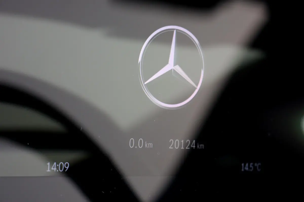 300 AMG Line Premium 91 kWh | Hyperscreen | Luchtvering | Distronic+ | Trekhaak | Verwarmd Stuurwiel | Burmester | Panoramadak | Digital Light | Surround Camera |