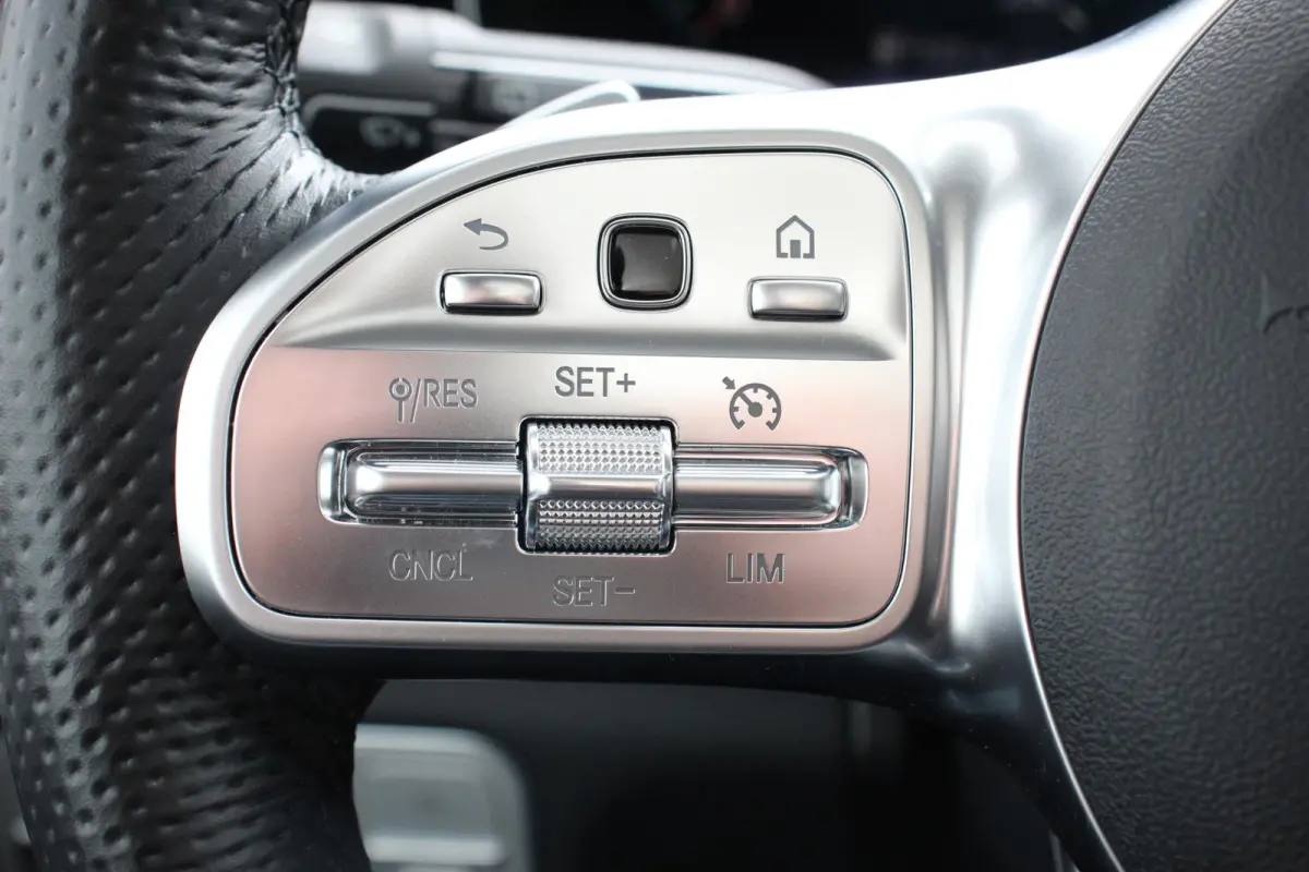 350 e 4MATIC PHEV AMG Panorma dak Burmester surround system Trekhaak Night pakket Camera 360 Climate Control Navigatie Lichtmetalen velgen
