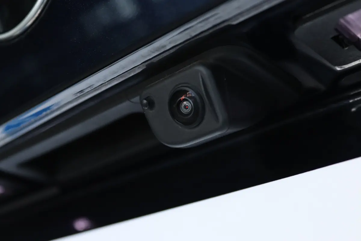 520i M-SPORT | Adapt. Cruise | Stoelventilatie | Harman & Kardon | Pano | HUD | 360 Camera | Memory | Carbon |