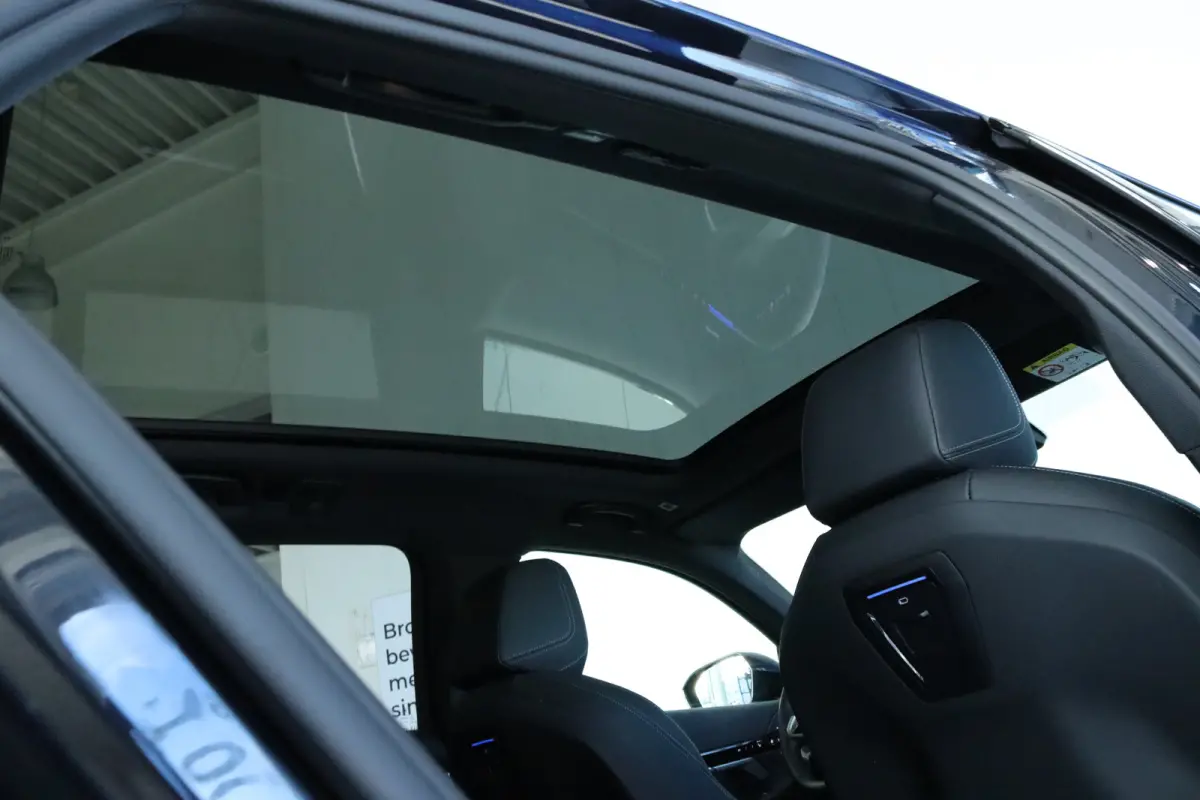 520i M-SPORT | Adapt. Cruise | Stoelventilatie | Harman & Kardon | Pano | HUD | 360 Camera | Memory | Carbon |