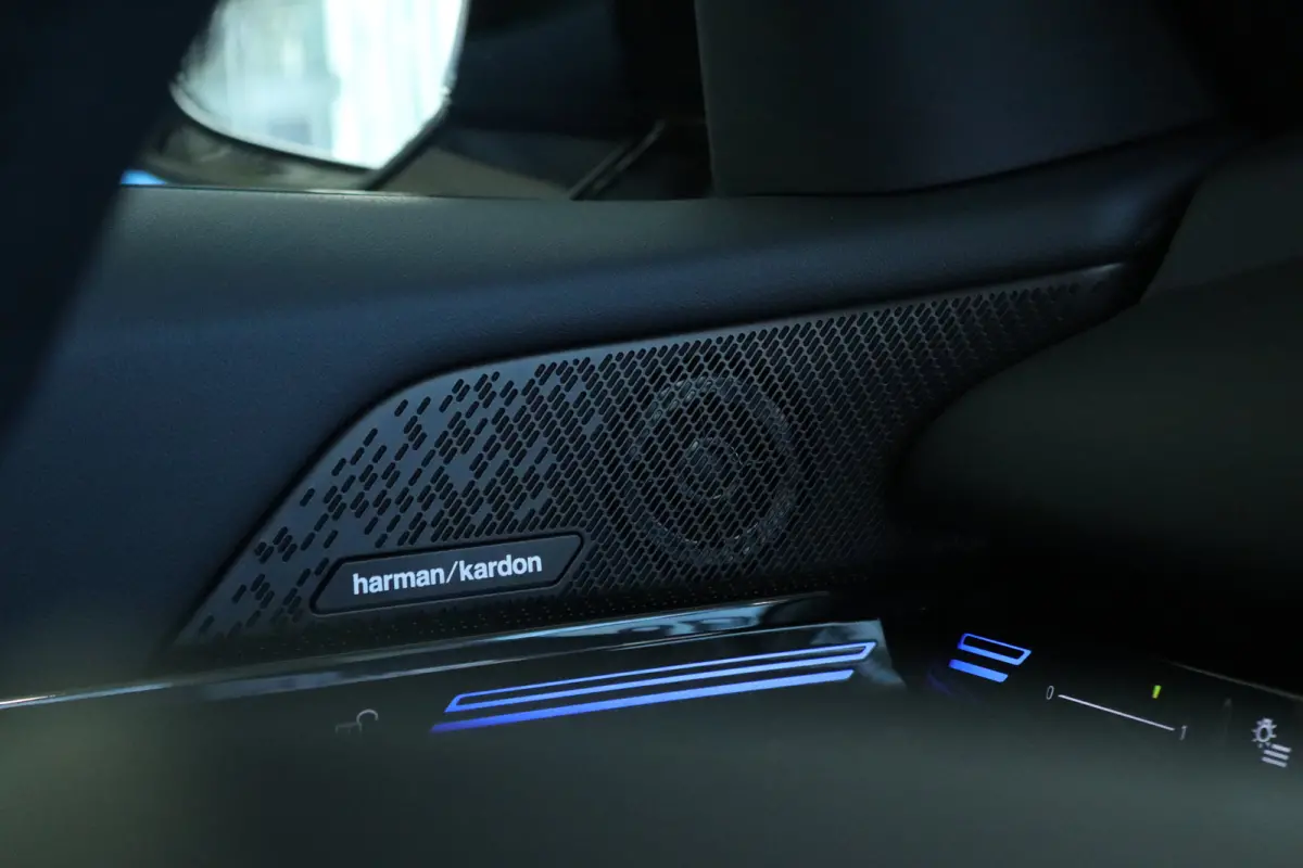 520i M-SPORT | Adapt. Cruise | Stoelventilatie | Harman & Kardon | Pano | HUD | 360 Camera | Memory | Carbon |