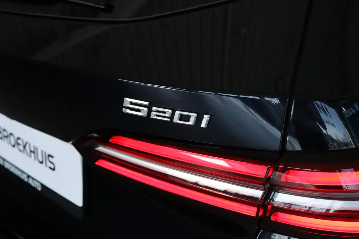 520i M-SPORT | Adapt. Cruise | Stoelventilatie | Harman & Kardon | Pano | HUD | 360 Camera | Memory | Carbon |