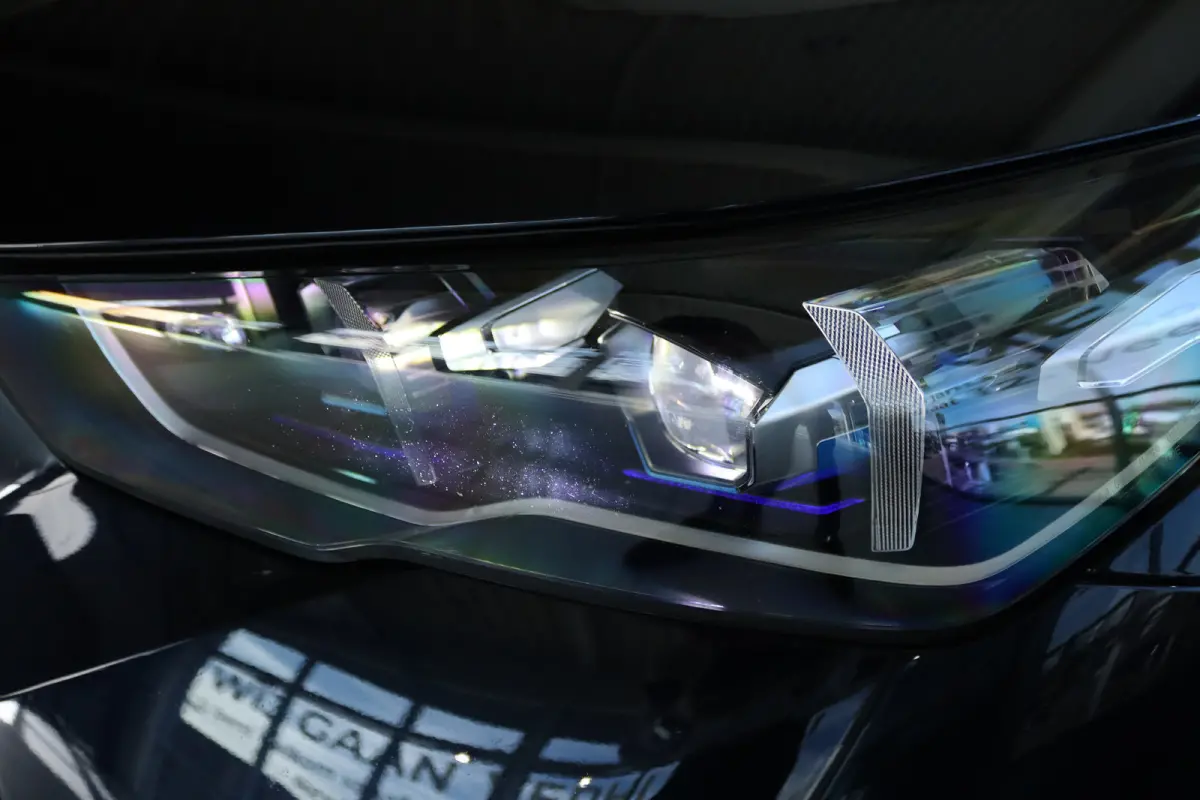 520i M-SPORT | Adapt. Cruise | Stoelventilatie | Harman & Kardon | Pano | HUD | 360 Camera | Memory | Carbon |