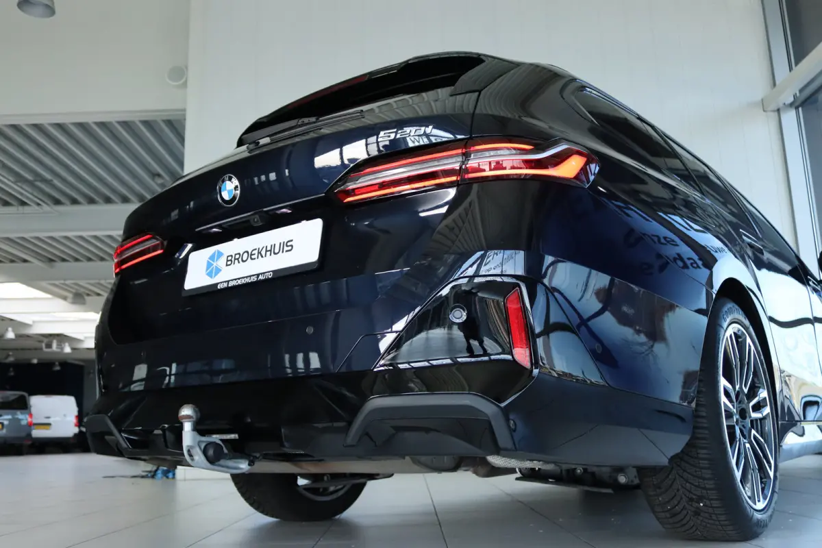 520i M-SPORT | Adapt. Cruise | Stoelventilatie | Harman & Kardon | Pano | HUD | 360 Camera | Memory | Carbon |