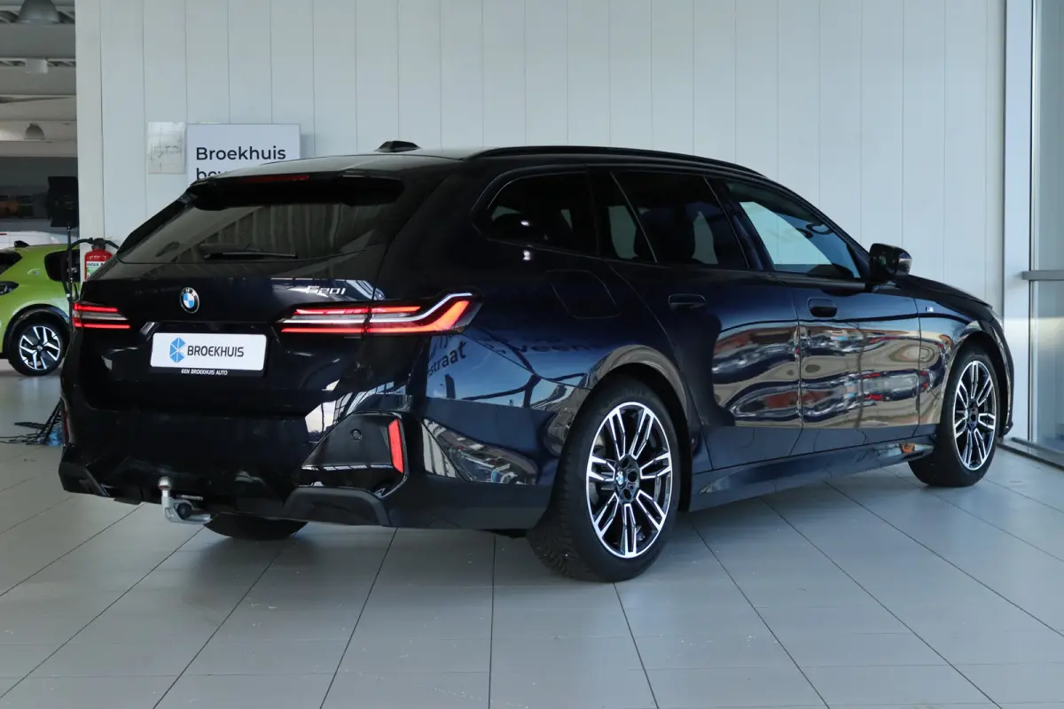 520i M-SPORT | Adapt. Cruise | Stoelventilatie | Harman & Kardon | Pano | HUD | 360 Camera | Memory | Carbon |