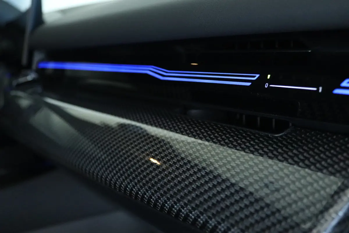 520i M-SPORT | Adapt. Cruise | Stoelventilatie | Harman & Kardon | Pano | HUD | 360 Camera | Memory | Carbon |