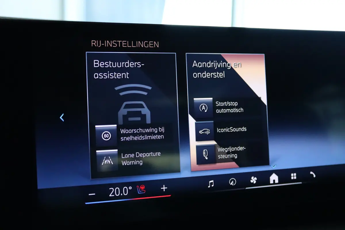 520i M-SPORT | Adapt. Cruise | Stoelventilatie | Harman & Kardon | Pano | HUD | 360 Camera | Memory | Carbon |