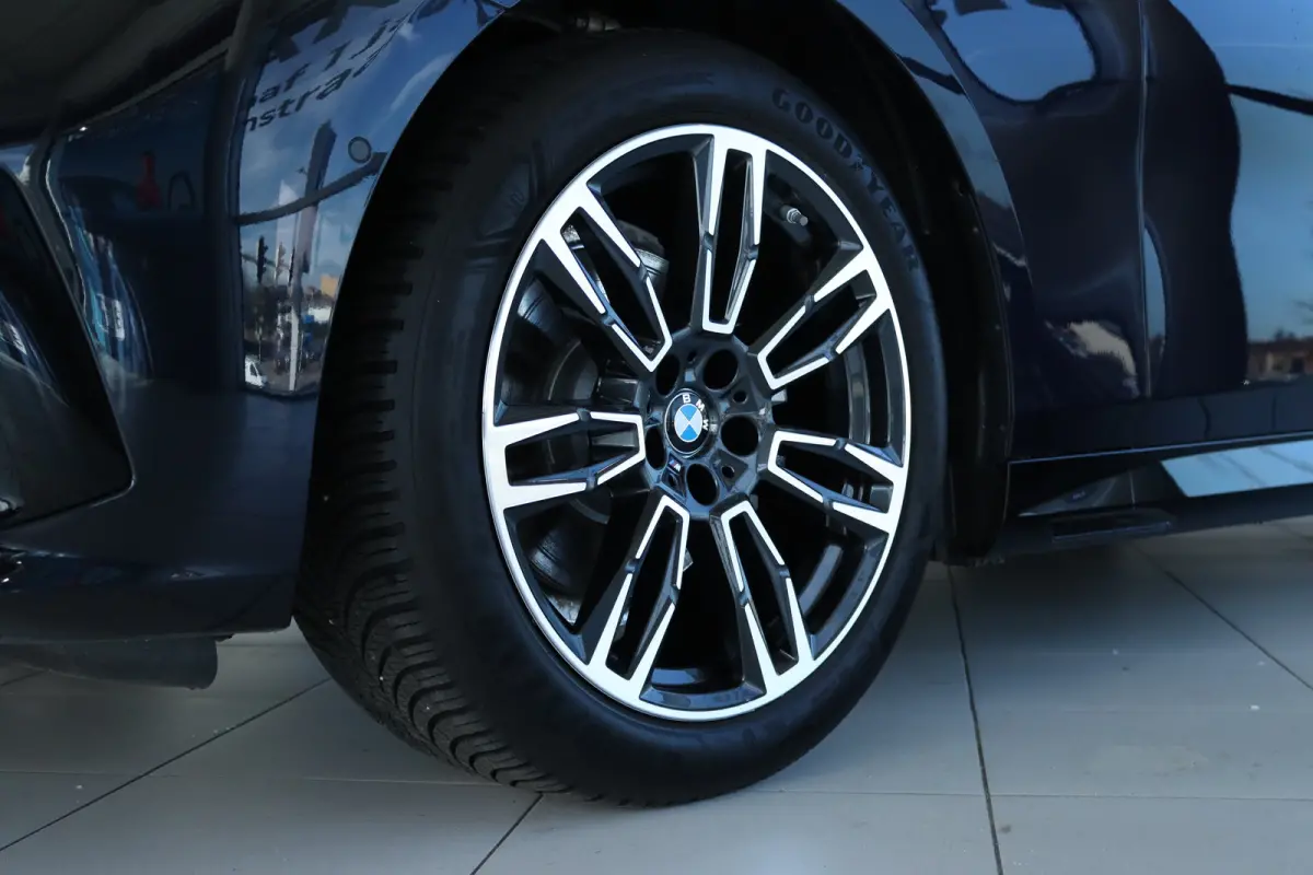 520i M-SPORT | Adapt. Cruise | Stoelventilatie | Harman & Kardon | Pano | HUD | 360 Camera | Memory | Carbon |