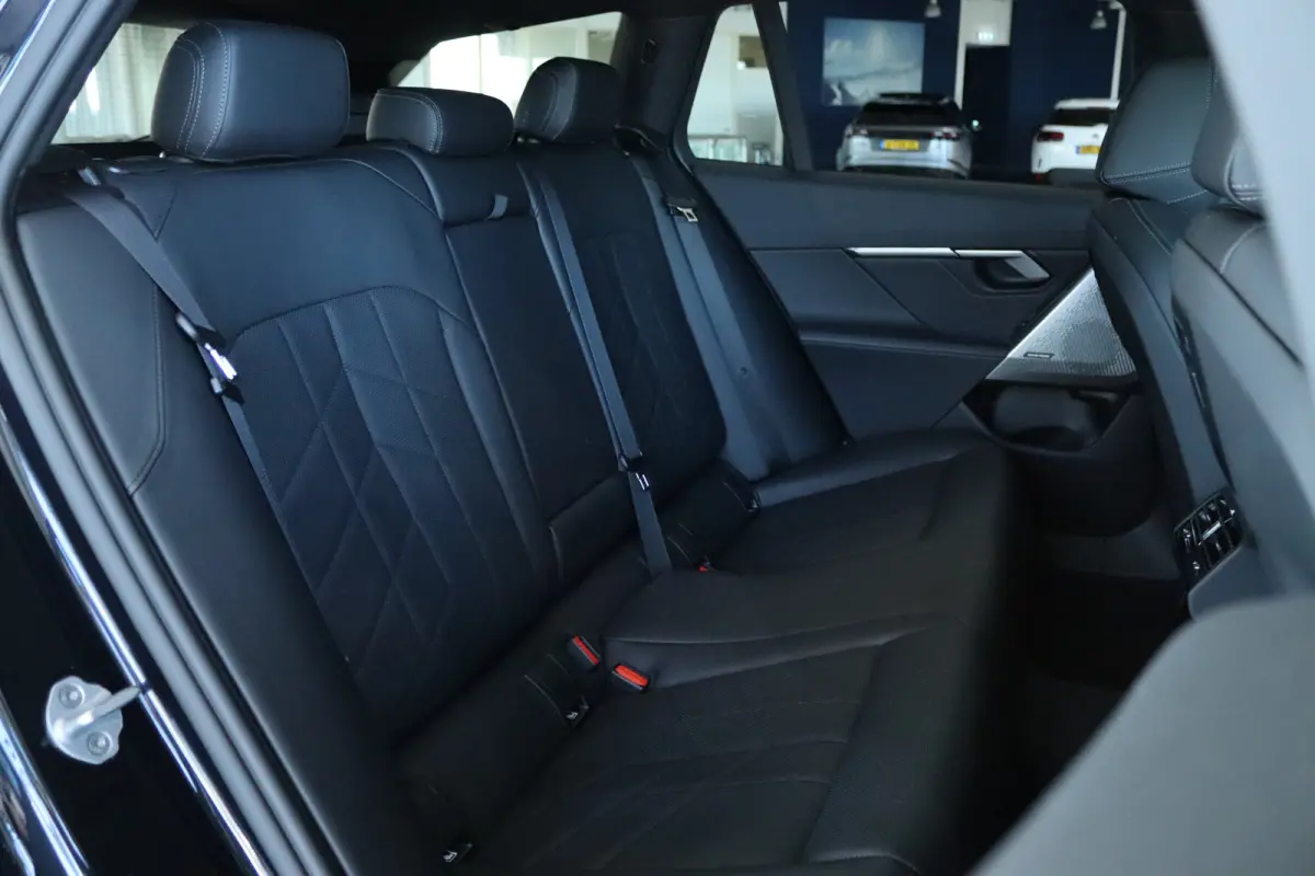 520i M-SPORT | Adapt. Cruise | Stoelventilatie | Harman & Kardon | Pano | HUD | 360 Camera | Memory | Carbon |