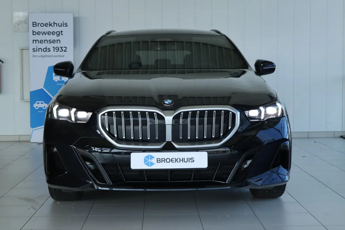 520i M-SPORT | Adapt. Cruise | Stoelventilatie | Harman & Kardon | Pano | HUD | 360 Camera | Memory | Carbon |