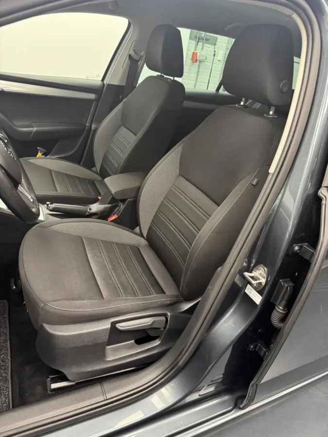 1.0 TSi Greentech Automaat-Trekhaak-Navigatie-Cr.contr-Clima-Carplay-Parkeersensoren-Lm16''velgen