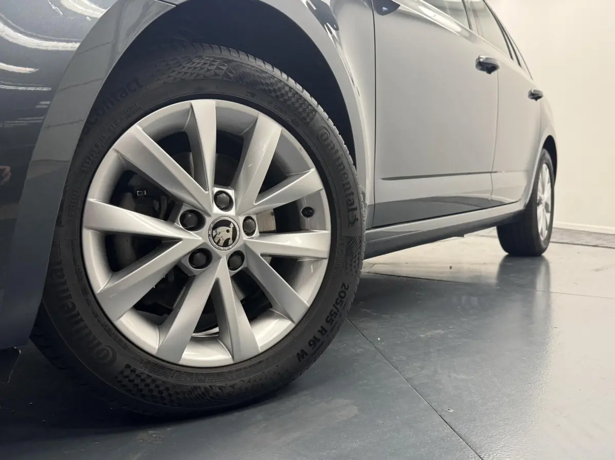 1.0 TSi Greentech Automaat-Trekhaak-Navigatie-Cr.contr-Clima-Carplay-Parkeersensoren-Lm16''velgen