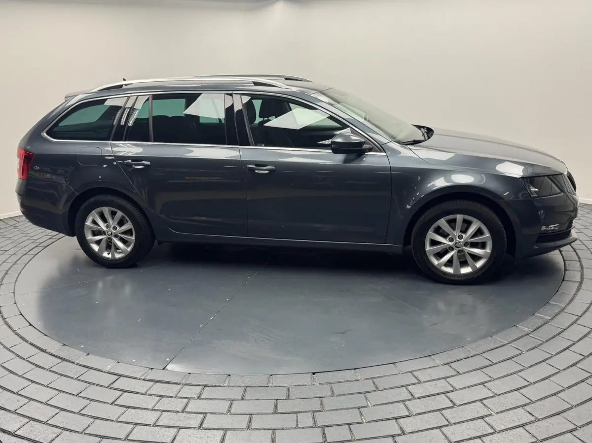 1.0 TSi Greentech Automaat-Trekhaak-Navigatie-Cr.contr-Clima-Carplay-Parkeersensoren-Lm16''velgen