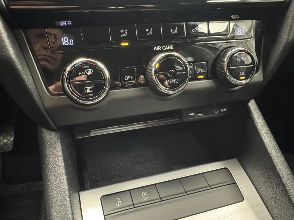 1.0 TSi Greentech Automaat-Trekhaak-Navigatie-Cr.contr-Clima-Carplay-Parkeersensoren-Lm16''velgen