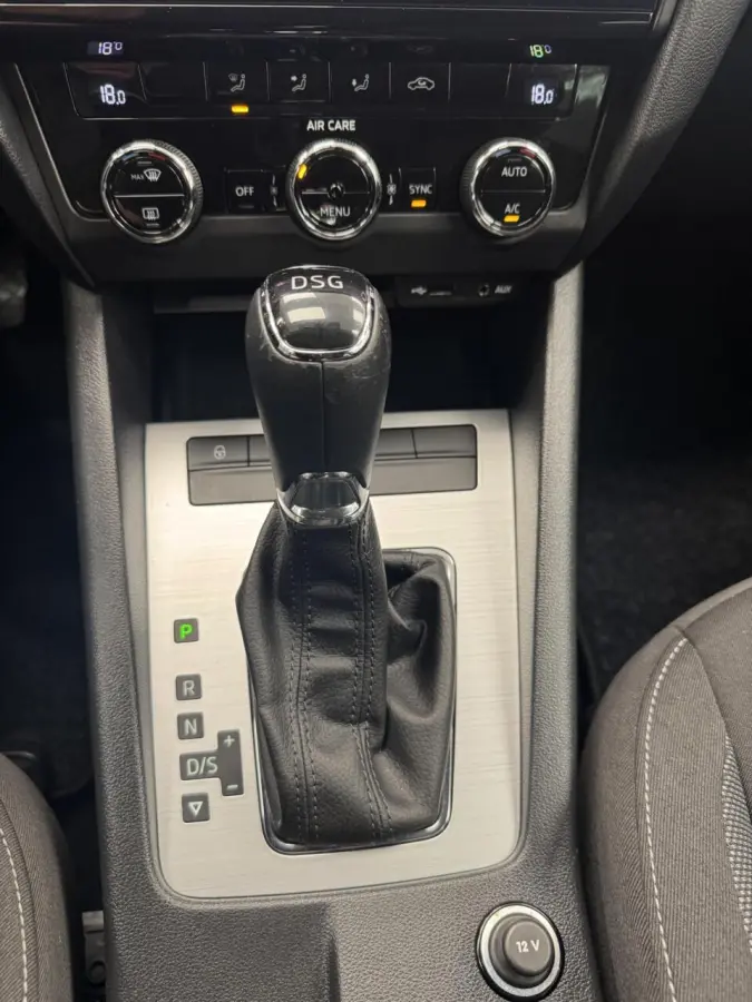 1.0 TSi Greentech Automaat-Trekhaak-Navigatie-Cr.contr-Clima-Carplay-Parkeersensoren-Lm16''velgen