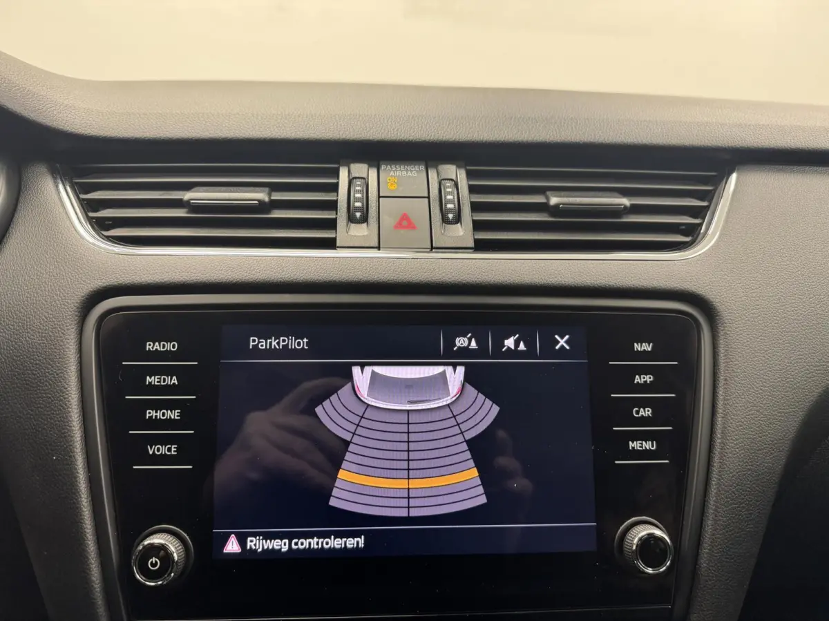 1.0 TSi Greentech Automaat-Trekhaak-Navigatie-Cr.contr-Clima-Carplay-Parkeersensoren-Lm16''velgen
