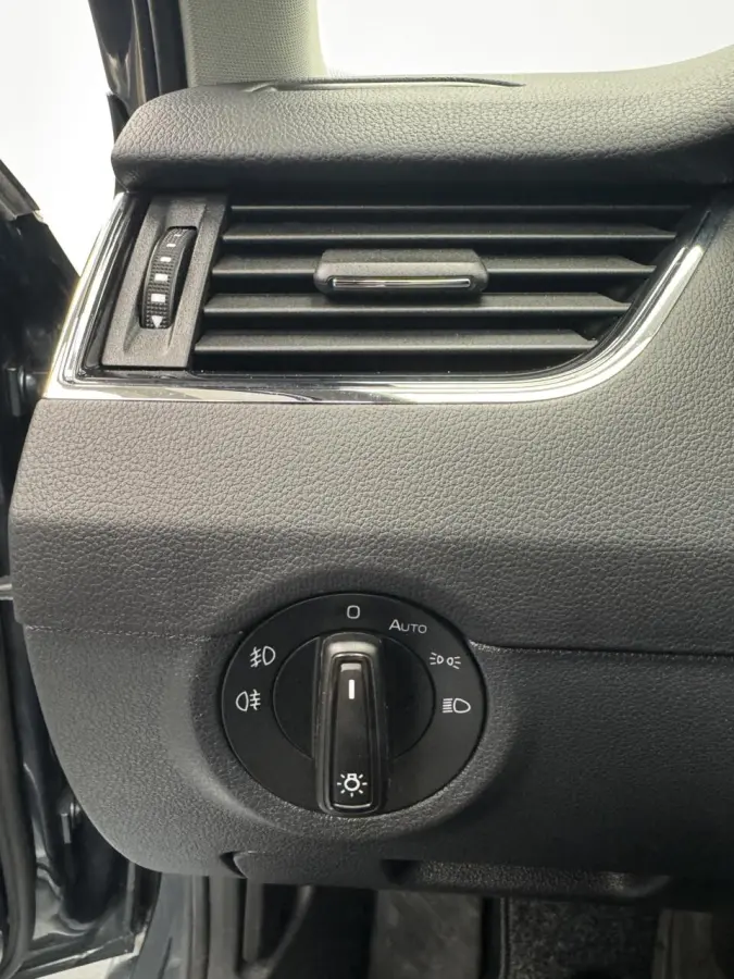 1.0 TSi Greentech Automaat-Trekhaak-Navigatie-Cr.contr-Clima-Carplay-Parkeersensoren-Lm16''velgen