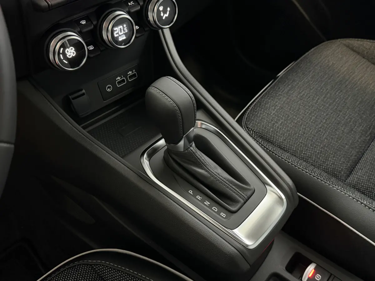 1.6 PHEV AT INTENSE+ NW AUTO / CAMERA / NAVI LED STOEL + STUUR VERW PLUG IN HYBRID