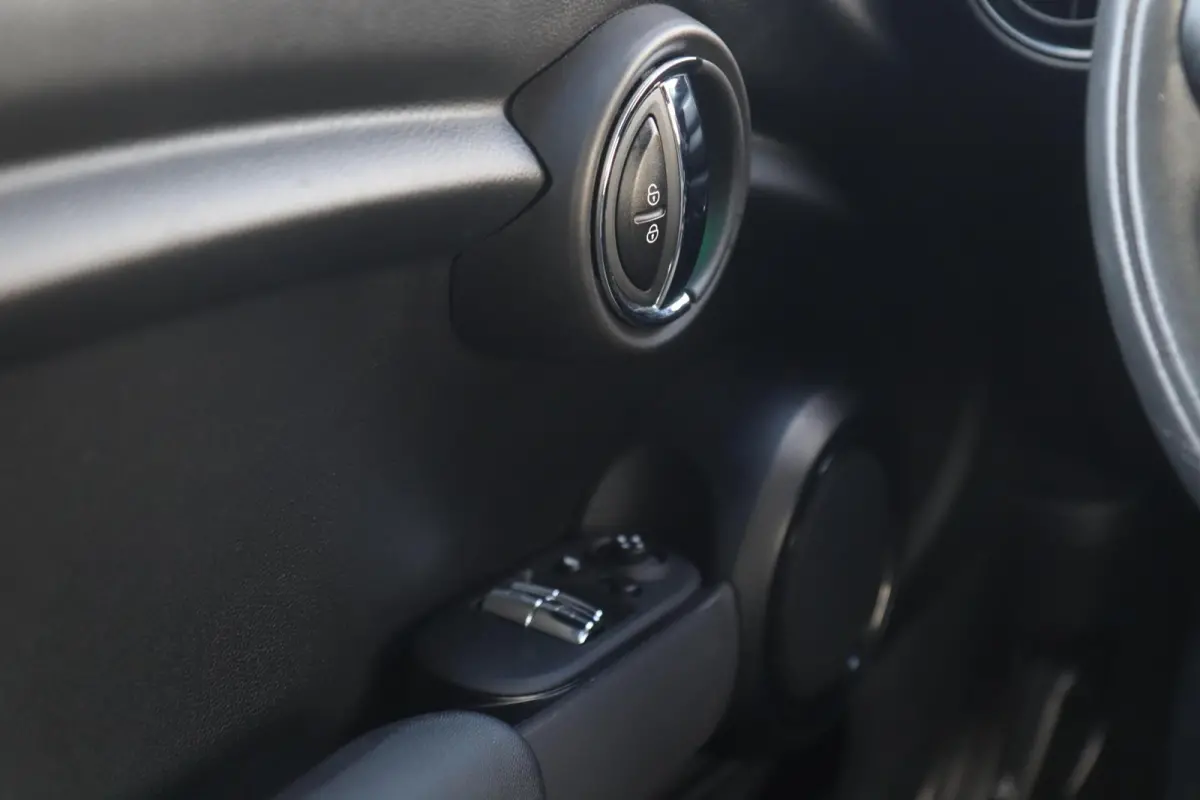 1.5 Automaat 136PK 🚗 | 29DKM 📉 | JCW Velgen 🛞 | CarPlay 📱 | Leder 🛋️ | 1e eigenaar