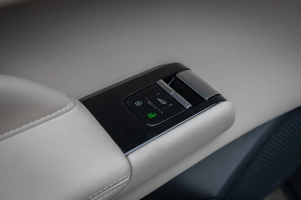 Single Motor Ext. R. Ultra Launch Edition 92 kWh 22" | Pilot Assist | Climate | Bowers & Wilkins | Luchtvering | Trekhaak | Geventileerde Massagestoelen | Head-up | Panoramadak| | 3D Camera 
