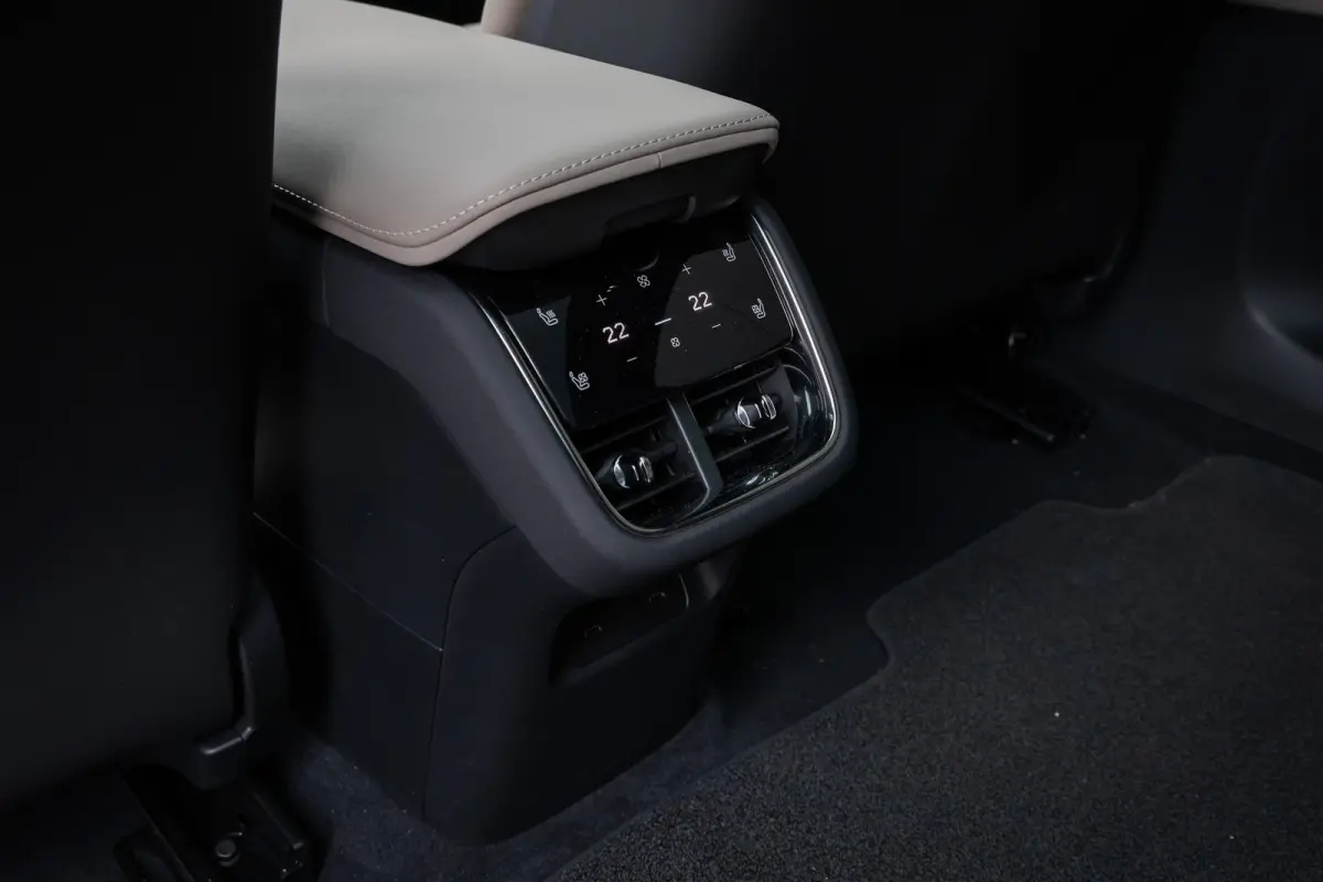 Single Motor Ext. R. Ultra Launch Edition 92 kWh 22" | Pilot Assist | Climate | Bowers & Wilkins | Luchtvering | Trekhaak | Geventileerde Massagestoelen | Head-up | Panoramadak| | 3D Camera 