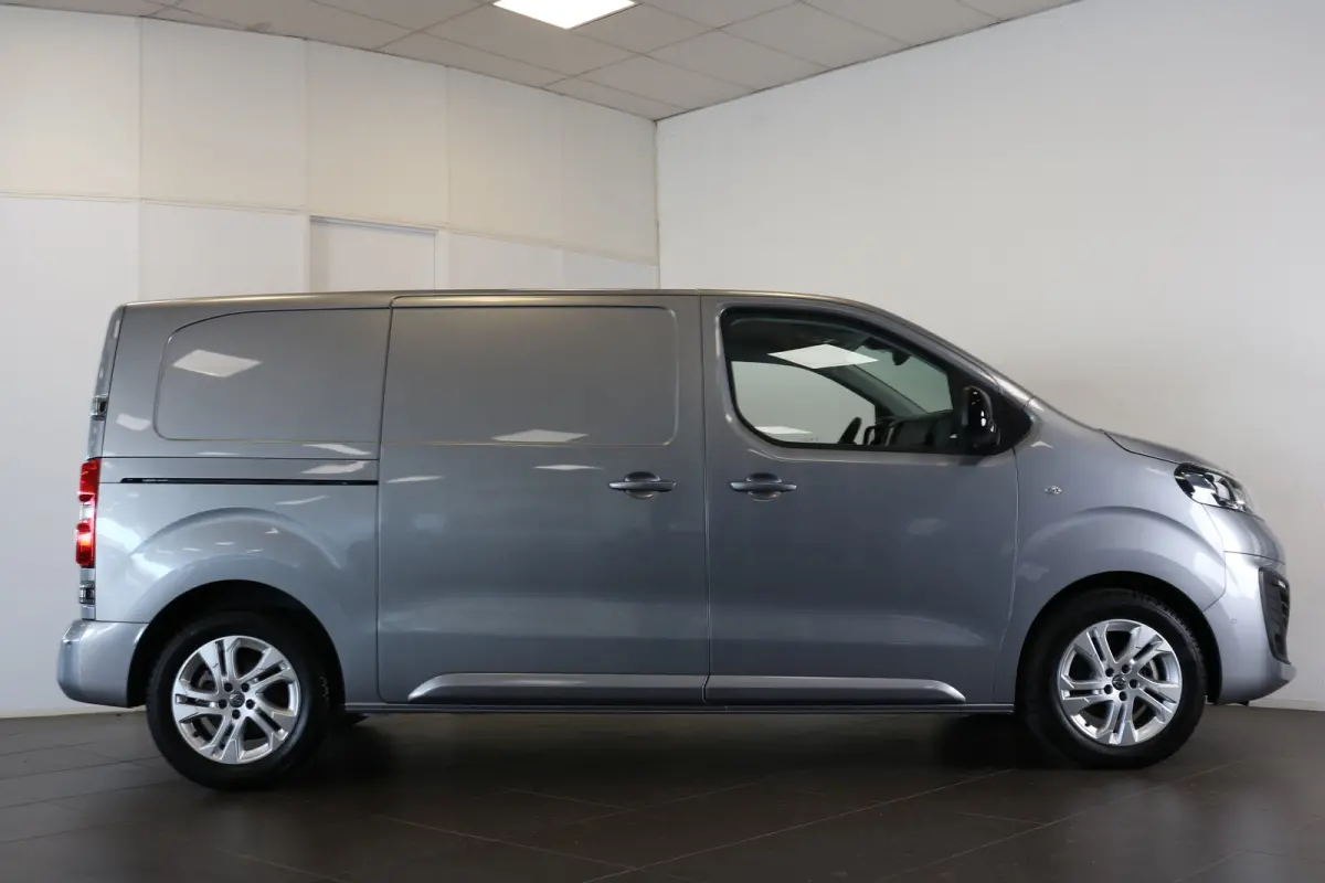 gesloten Bestelwagen 2.0 BlueHDi 180 S&S L2 Automaat | Navi | Camera | Verw. stoelen | Airco | 3-zitplaatsen |
