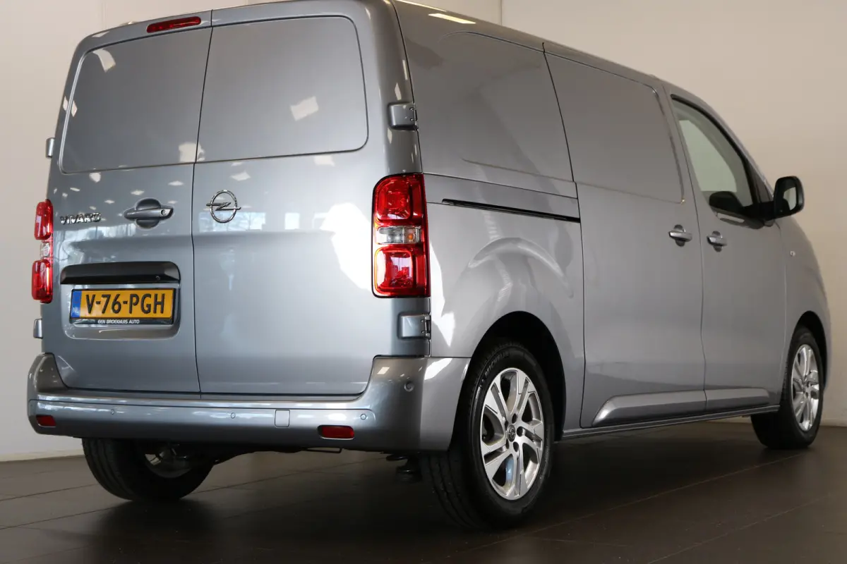 gesloten Bestelwagen 2.0 BlueHDi 180 S&S L2 Automaat | Navi | Camera | Verw. stoelen | Airco | 3-zitplaatsen |