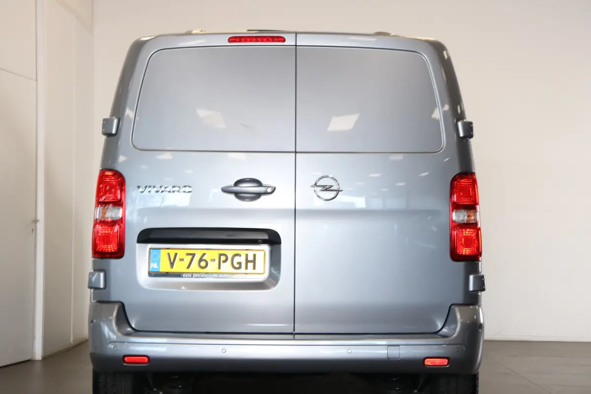 gesloten Bestelwagen 2.0 BlueHDi 180 S&S L2 Automaat | Navi | Camera | Verw. stoelen | Airco | 3-zitplaatsen |