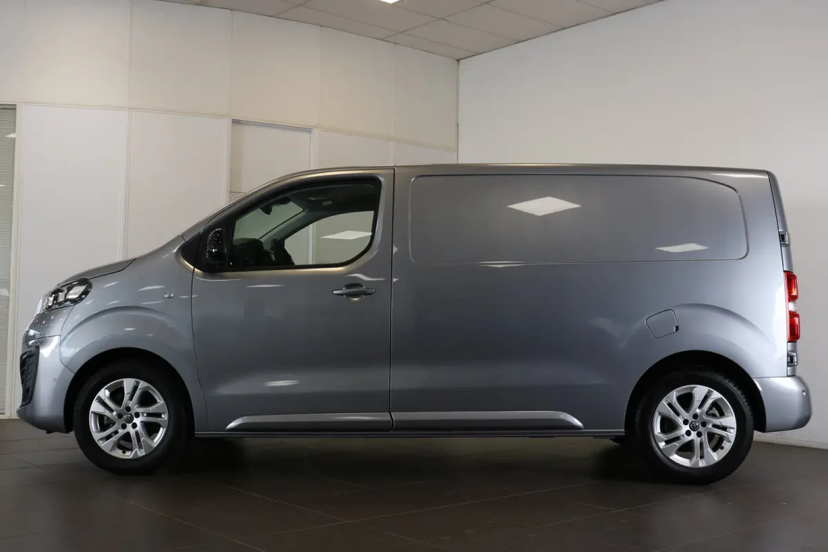 gesloten Bestelwagen 2.0 BlueHDi 180 S&S L2 Automaat | Navi | Camera | Verw. stoelen | Airco | 3-zitplaatsen |