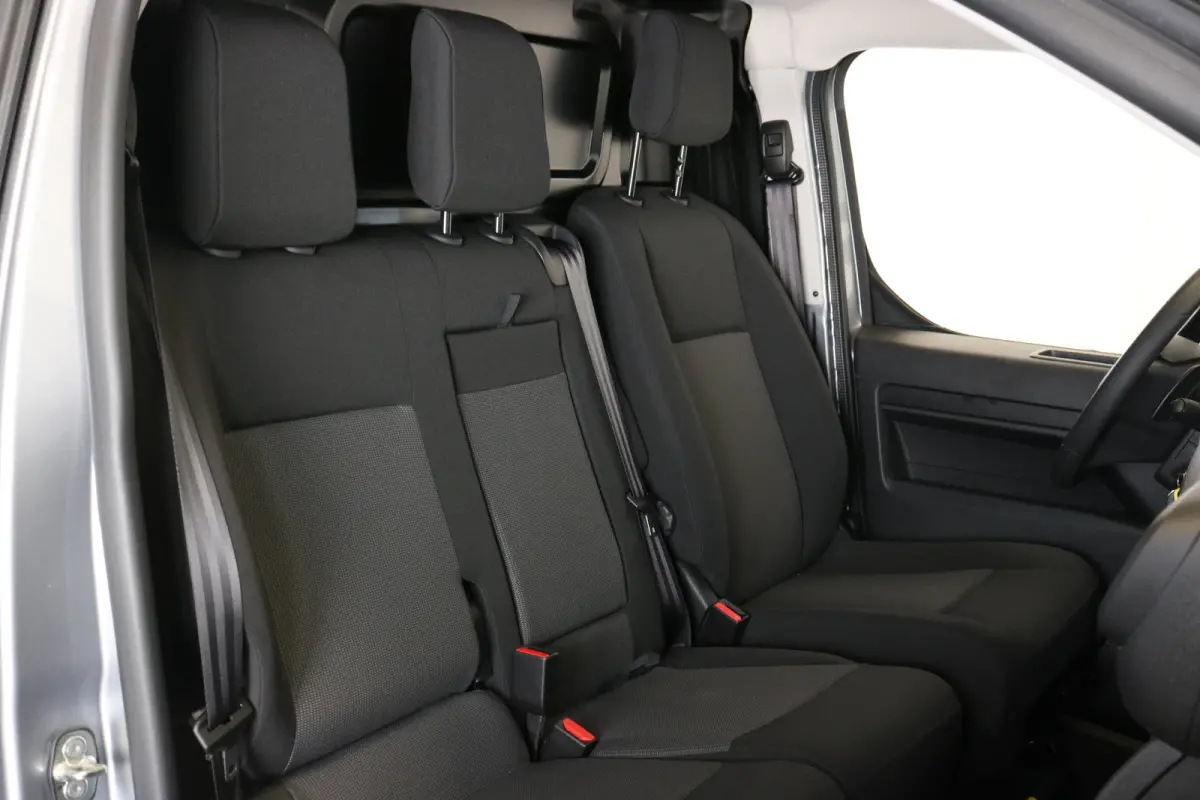 gesloten Bestelwagen 2.0 BlueHDi 180 S&S L2 Automaat | Navi | Camera | Verw. stoelen | Airco | 3-zitplaatsen |