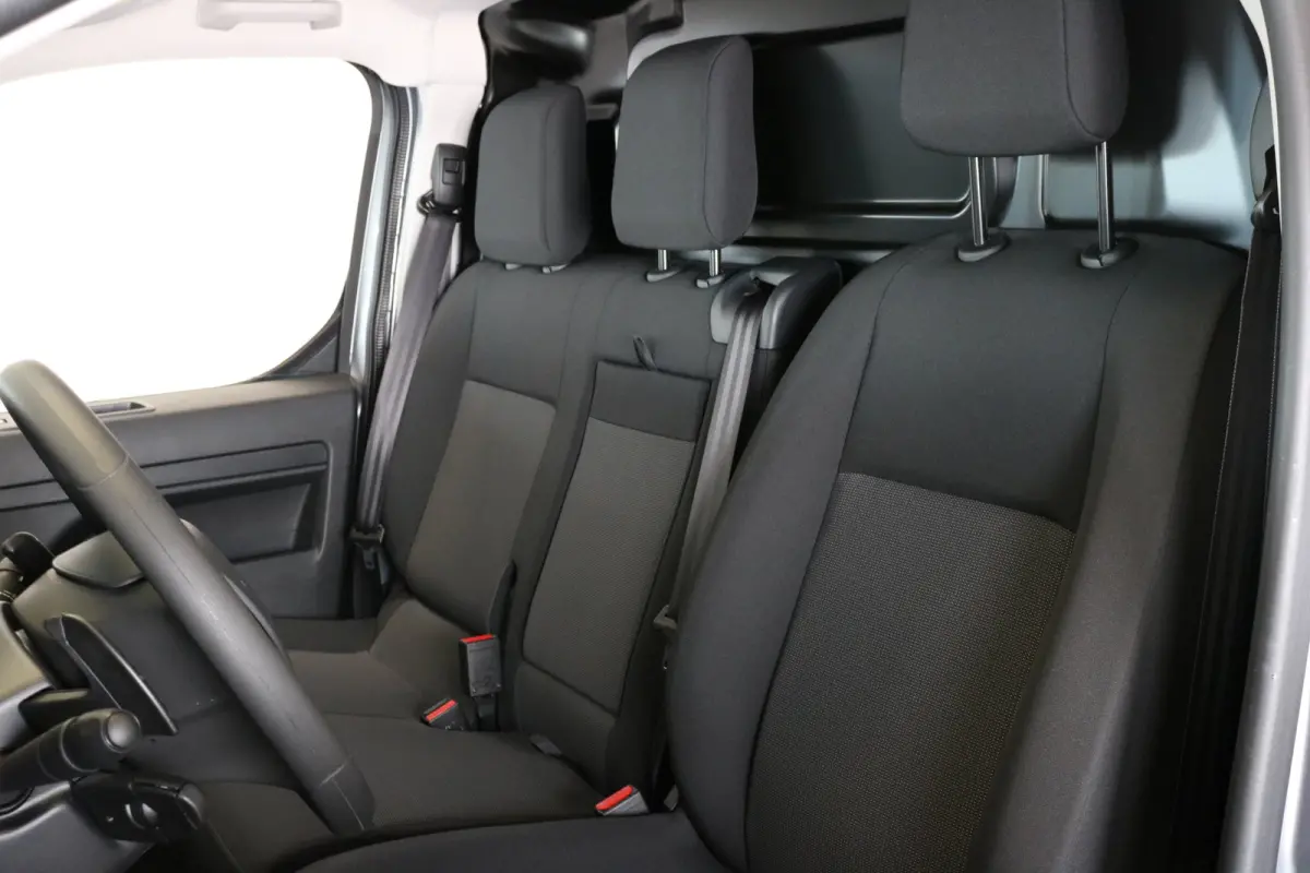 gesloten Bestelwagen 2.0 BlueHDi 180 S&S L2 Automaat | Navi | Camera | Verw. stoelen | Airco | 3-zitplaatsen |