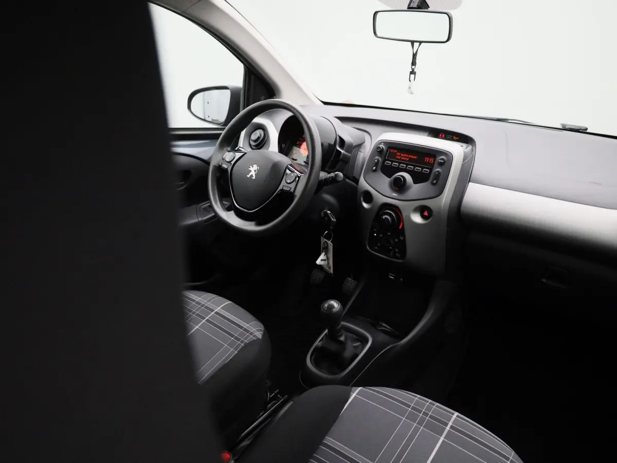1.0 12V E-VTI 68PK 5DR | Airconditioning | Bluetooth |