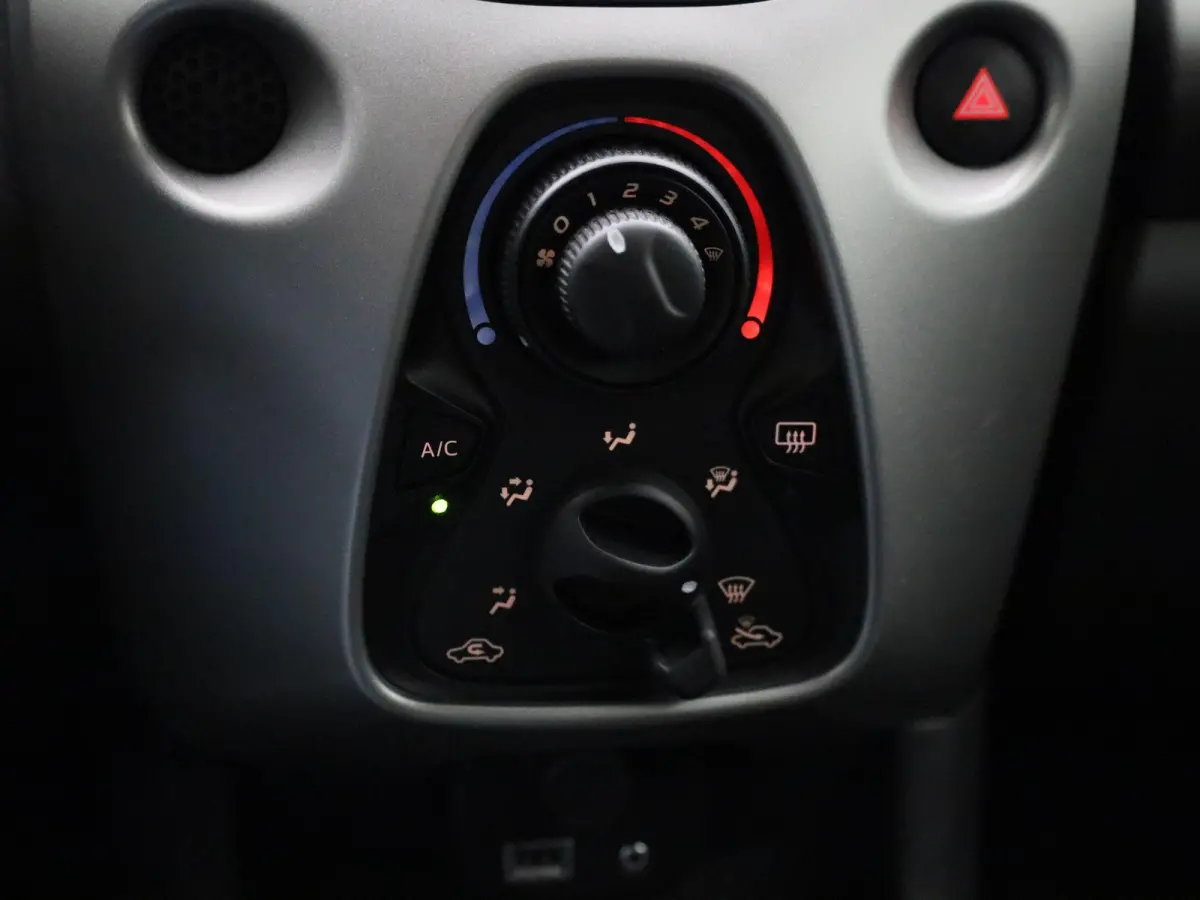 1.0 12V E-VTI 68PK 5DR | Airconditioning | Bluetooth |
