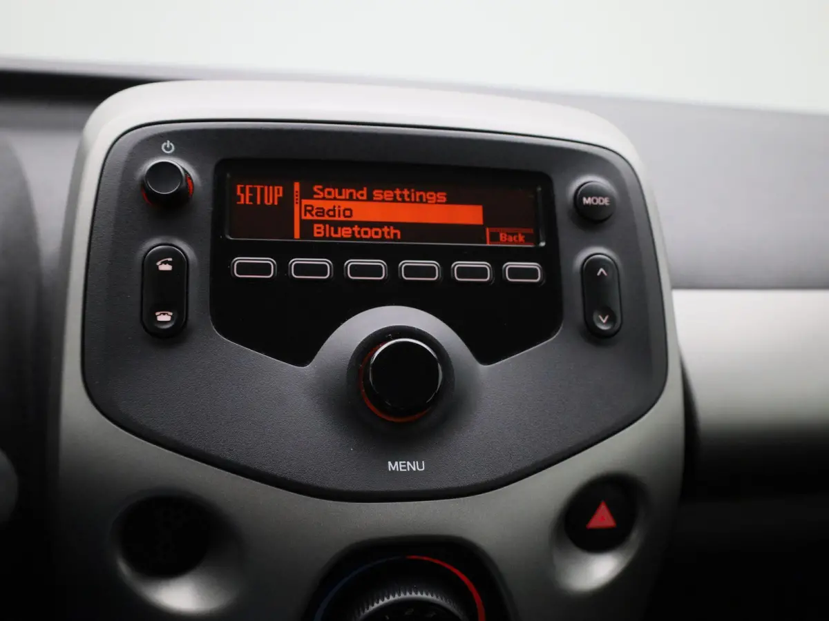 1.0 12V E-VTI 68PK 5DR | Airconditioning | Bluetooth |